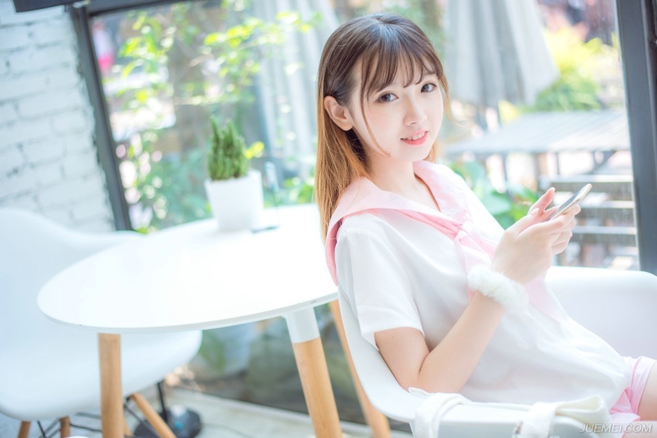 现在的人，你跟他说真话，他以为你说假话;你跟他说假话，他以为你说笑话;你跟他说笑话，他竟然当真了。